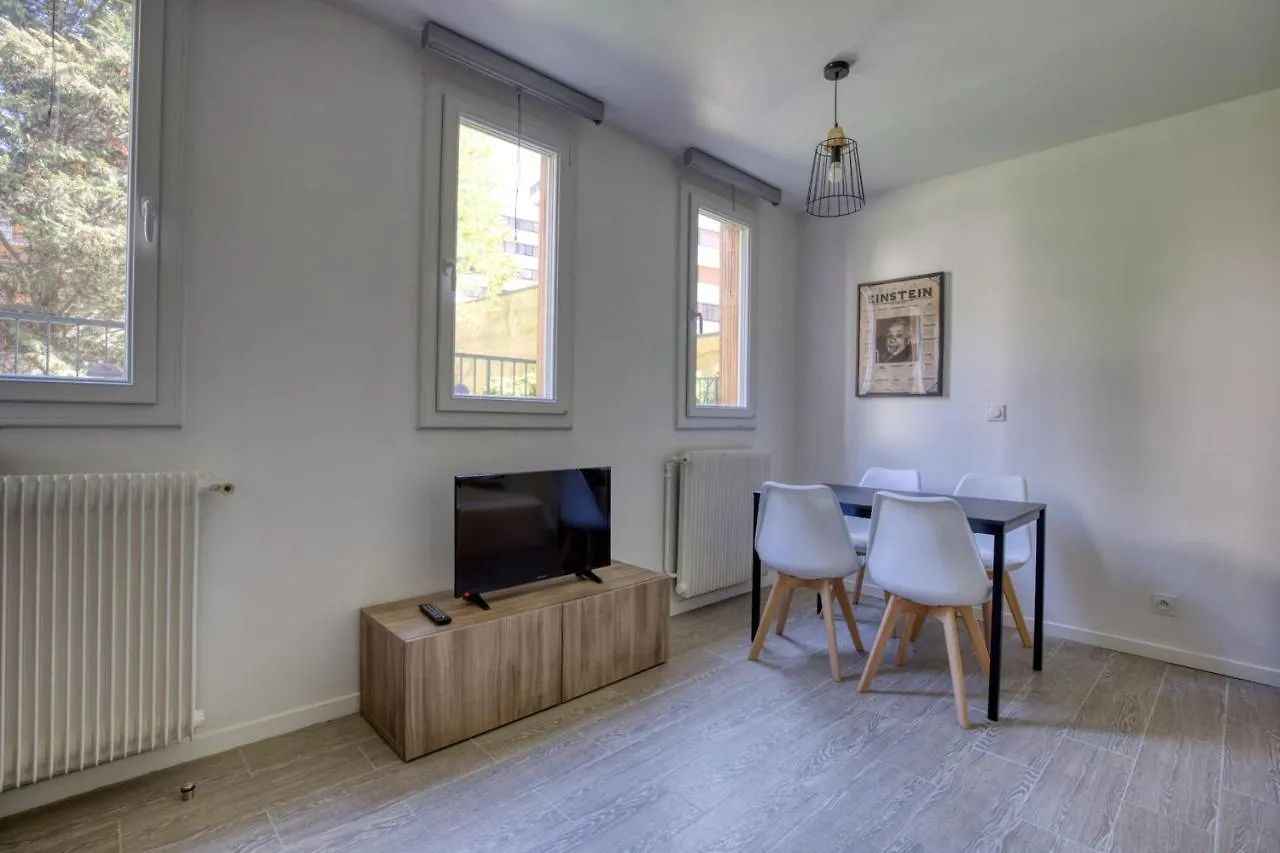 Beautiful Apartment Near The Seine Paris 0*,  França