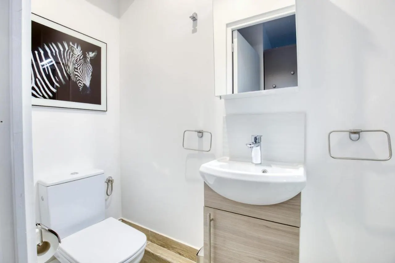 Beautiful Apartment Near The Seine Paris